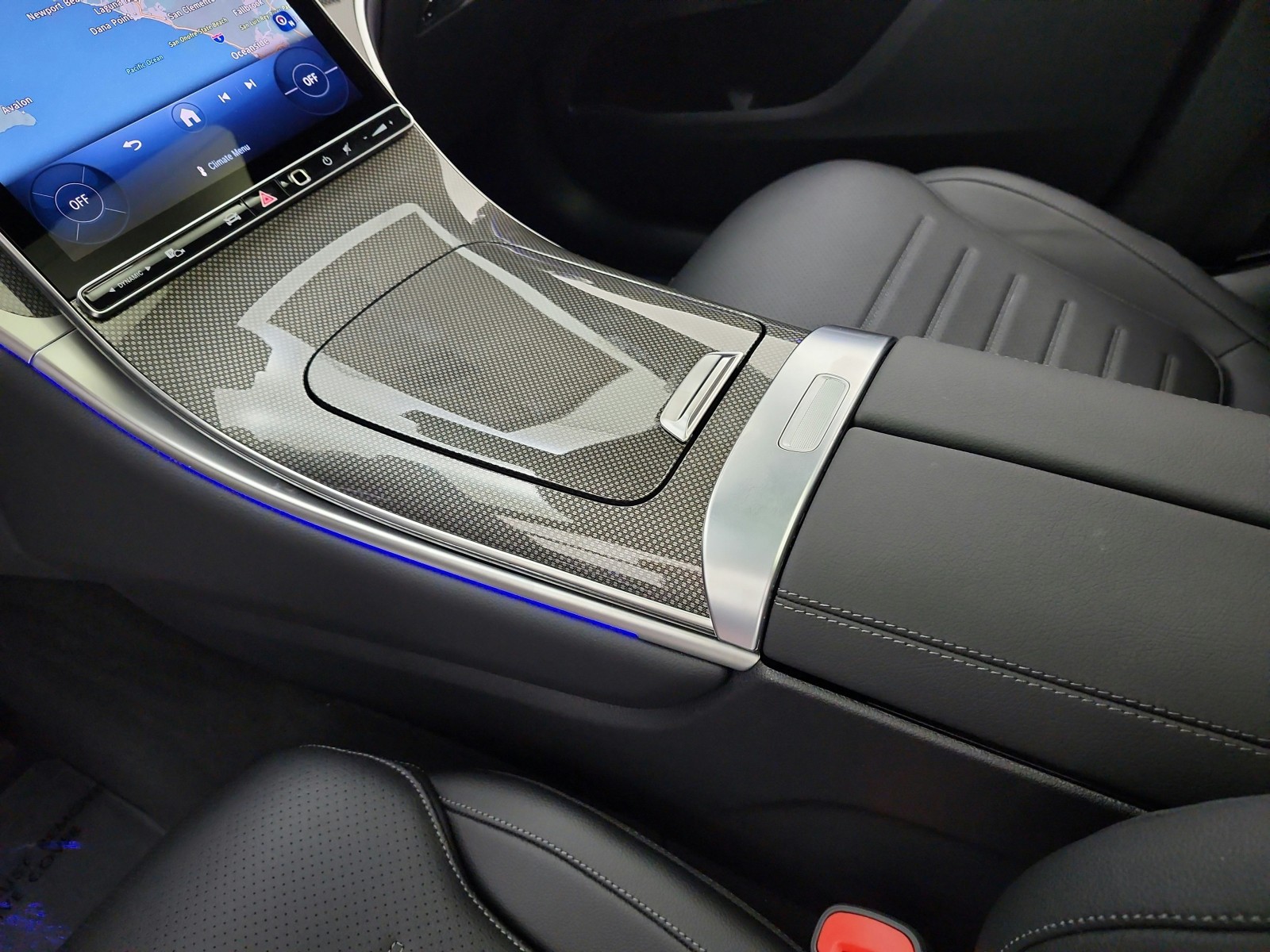 New 2026 MANUFAKTUR Moonlight White Metallic Mercedes-Benz GLC 300 4MATIC® Coupe image 10