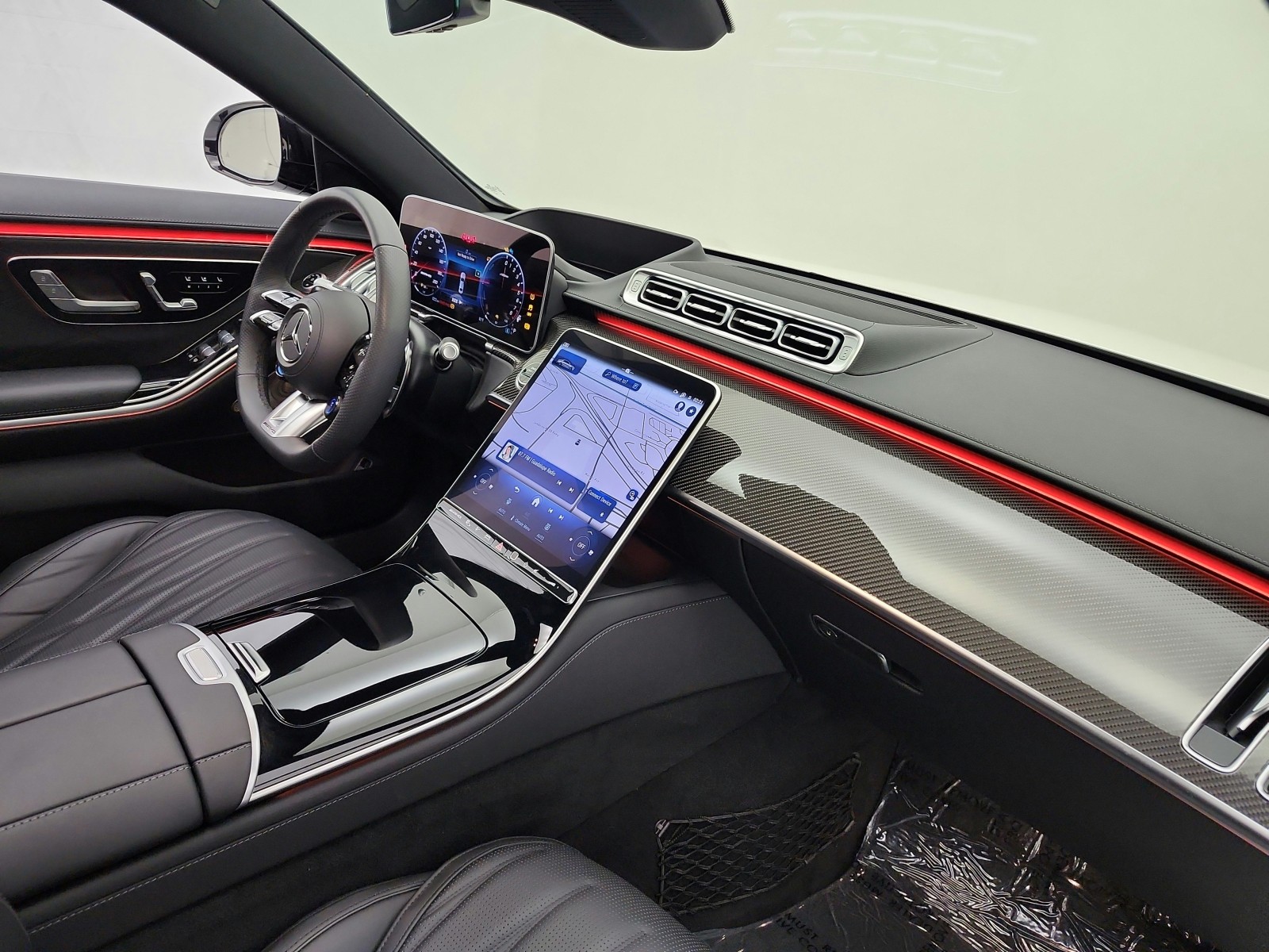 Certified Used 2025 MANUFAKTUR Moonlight White Metallic Mercedes-Benz AMG® S 63 E 4MATIC Sedan image 26