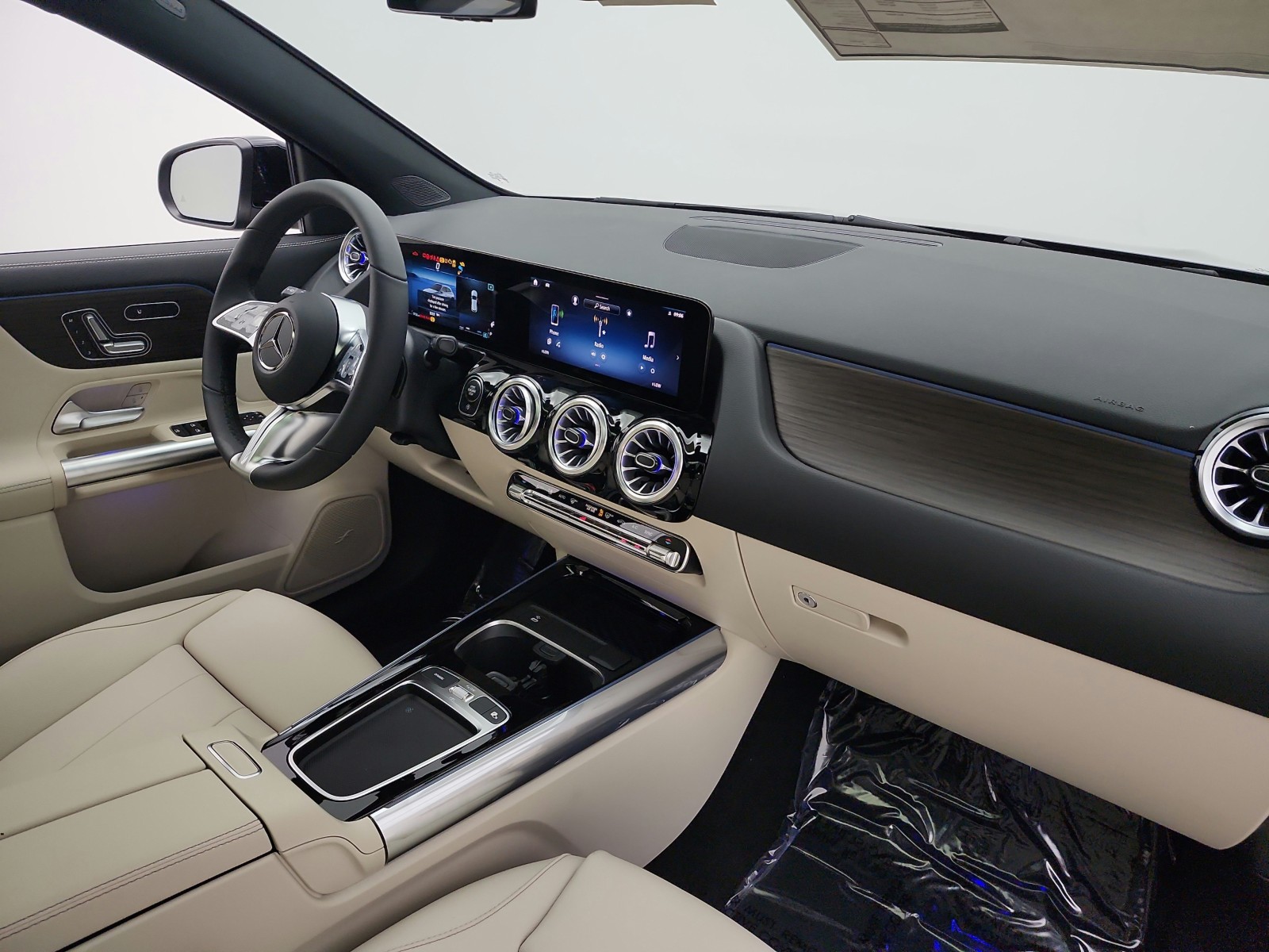 New 2026 Night Black Mercedes-Benz GLA 250 image 23