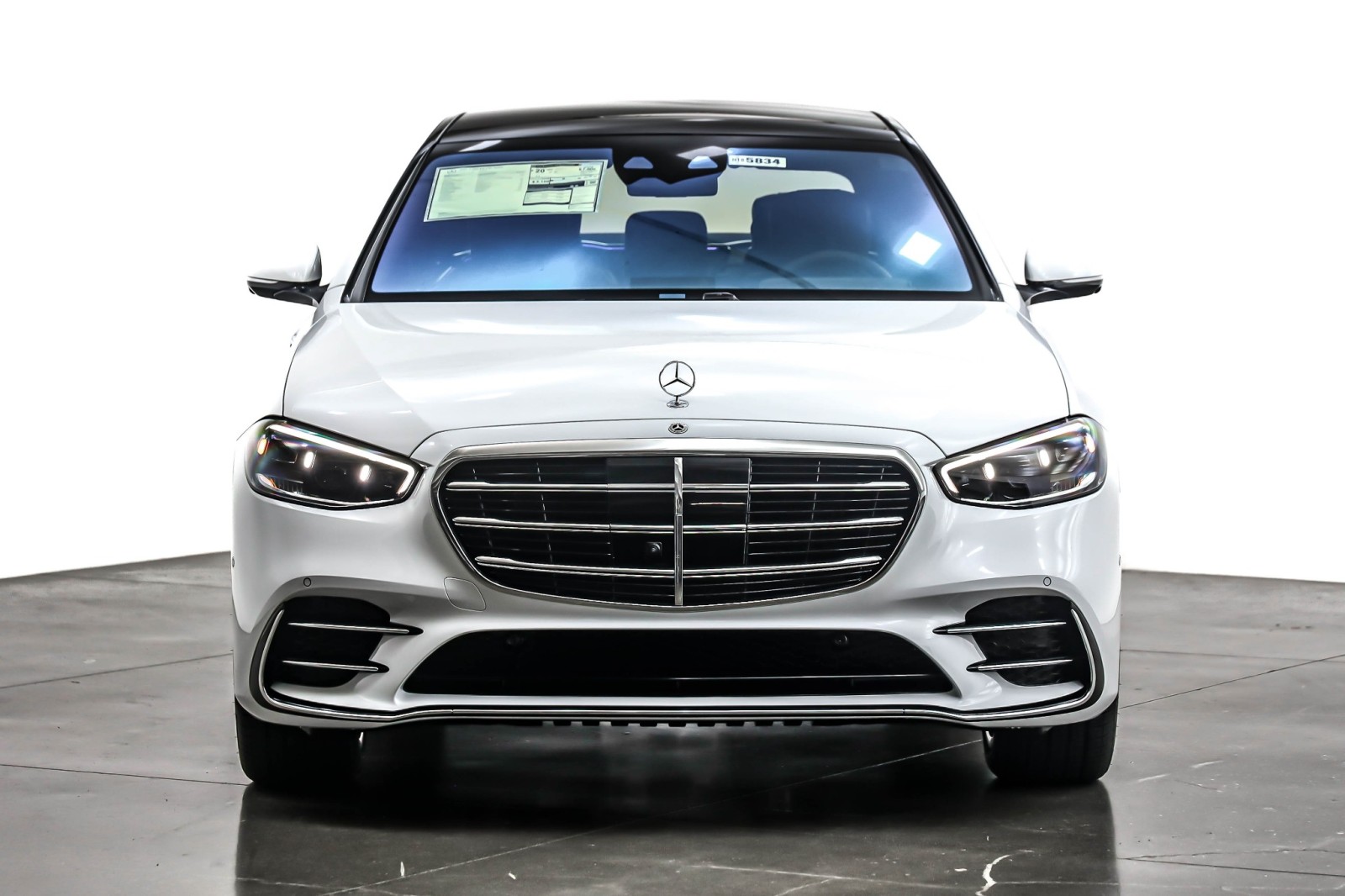 New 2026 MANUFAKTUR Moonlight White Metallic Mercedes-Benz S 580 4MATIC® Sedan image 2