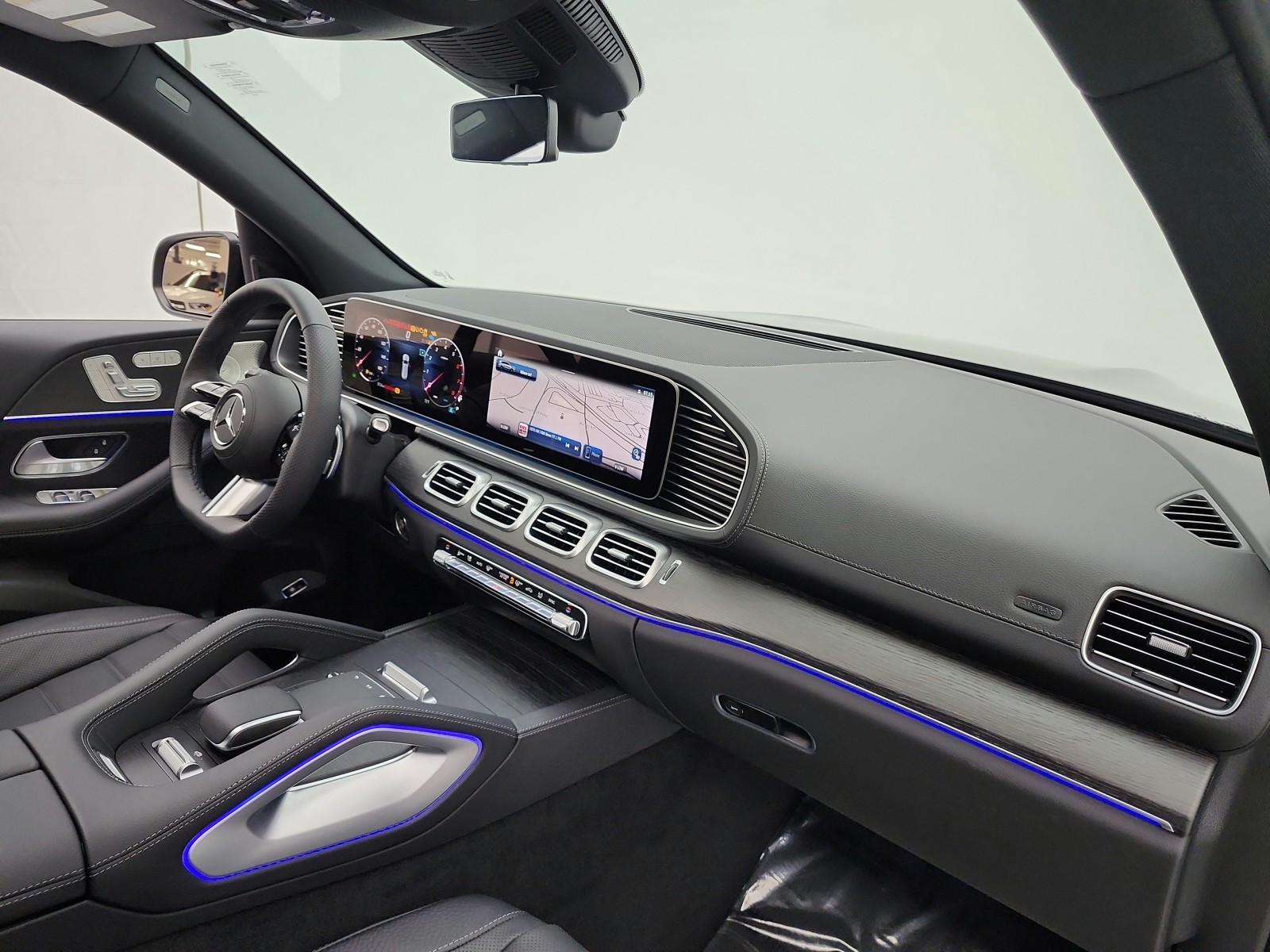 New 2026 MANUFAKTUR Signature Silicon Grey Mercedes-Benz GLS 450 image 14