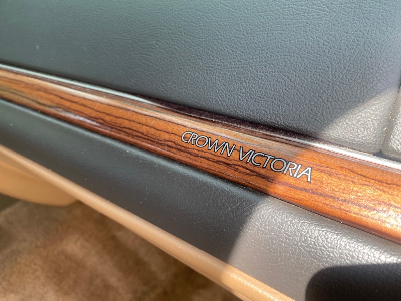 1995 Ford Crown Victoria LOW MILES 43,331 in , 