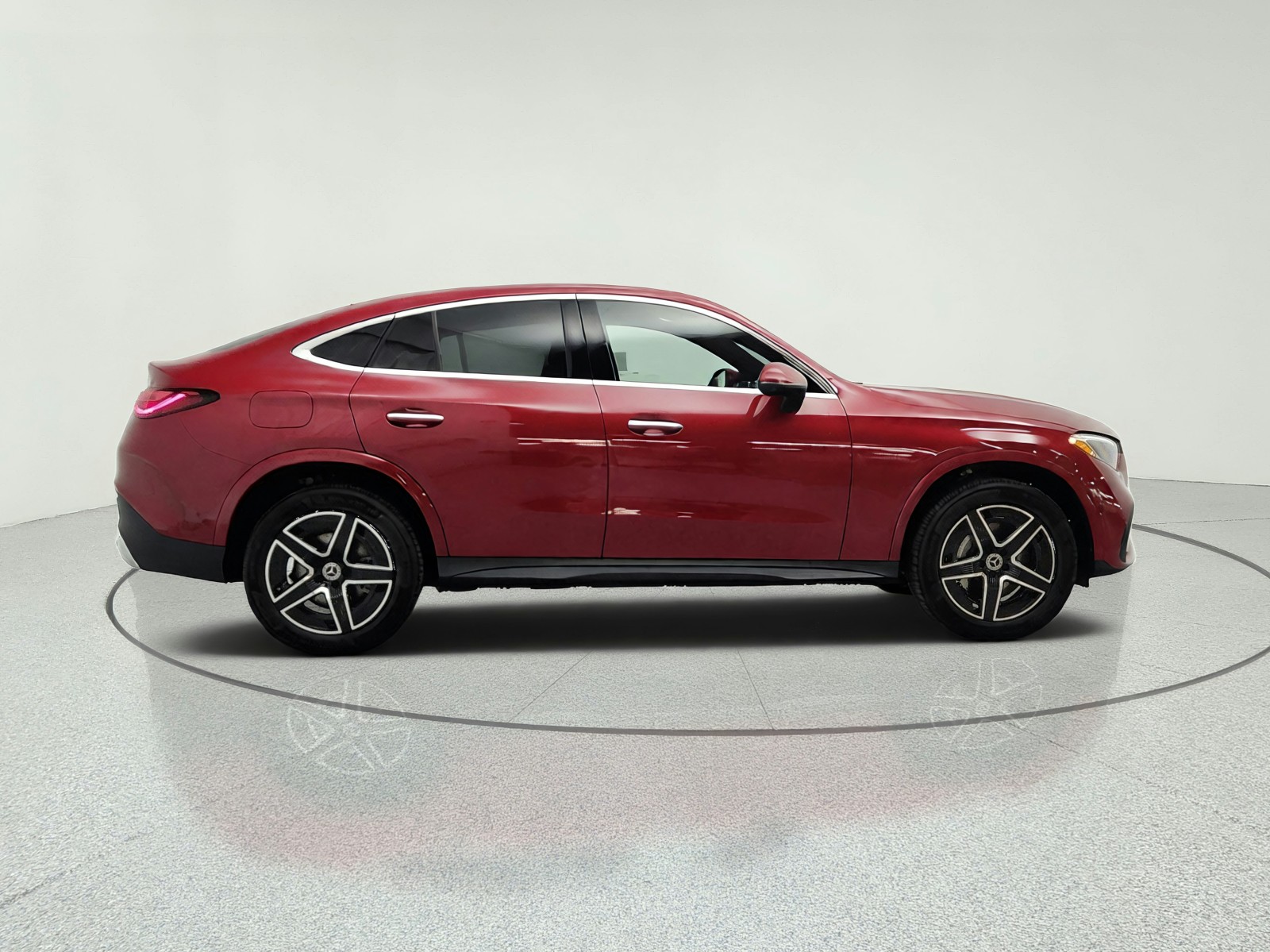 New 2026 MANUFAKTUR Patagonia Red Metallic Mercedes-Benz GLC 300 4MATIC® Coupe image 4