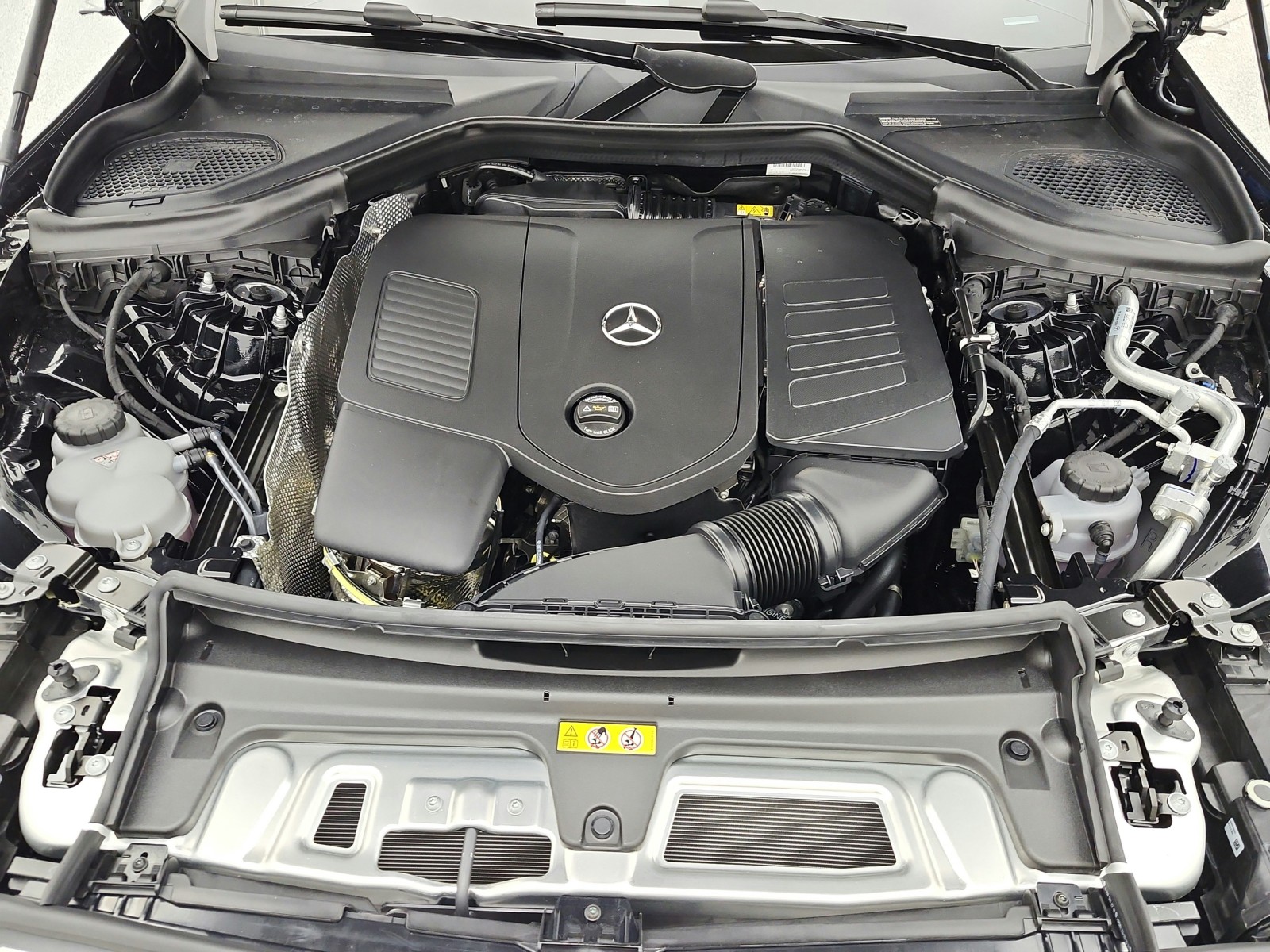 New 2026 Black Mercedes-Benz GLC 300 image 13