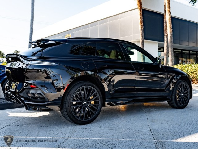 Aston Martin DBX