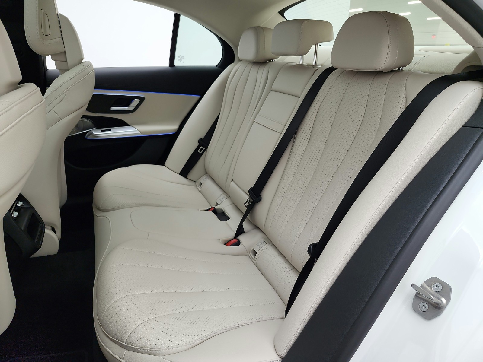 New 2027 Polar White Mercedes-Benz E 350 RWD Sedan image 11