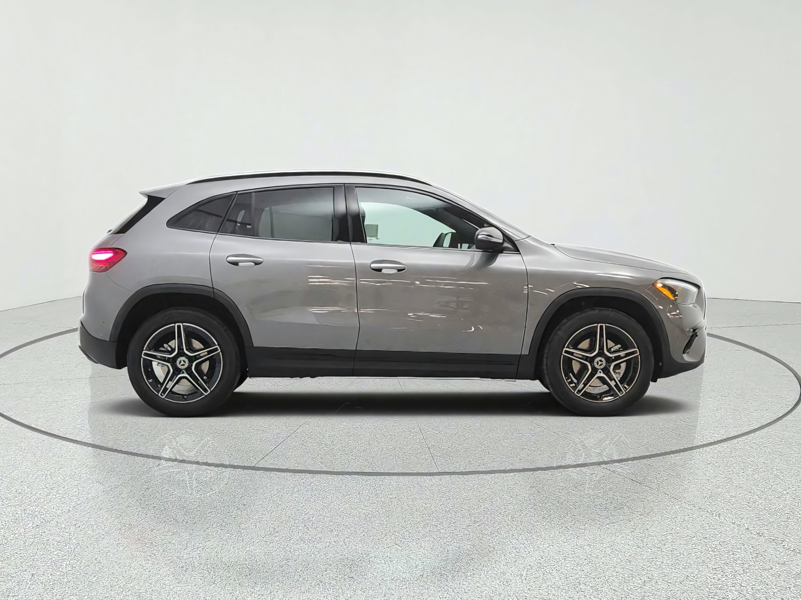 New 2026 Mountain Grey Metallic Mercedes-Benz GLA 250 SUV image 4