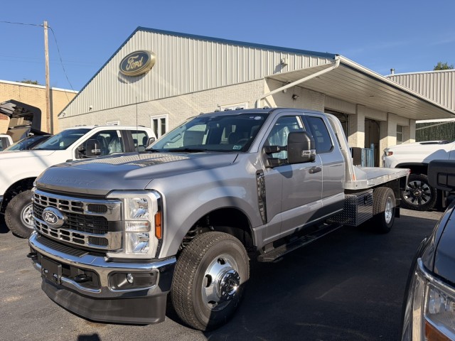 Iconic Silver Metallic 2027 Ford F-350 Super Duty Chassis Pickup Truck Four-Wheel Drive Automatic