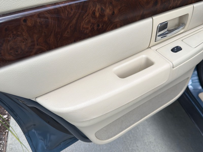 2007 Mercury Grand Marquis LS LOW MILES 52,599 1 OWNER in ,