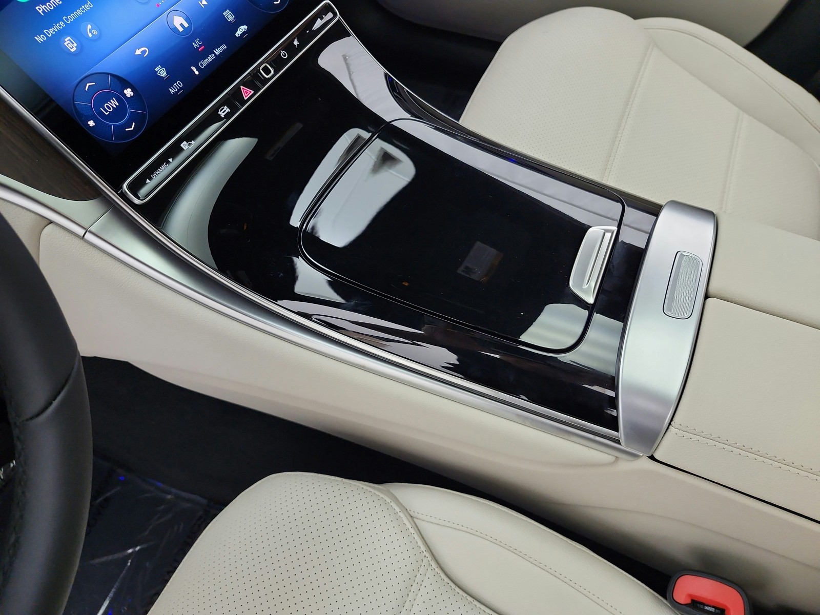 New 2027 Graphite Grey Metallic Mercedes-Benz GLC 300 SUV image 9
