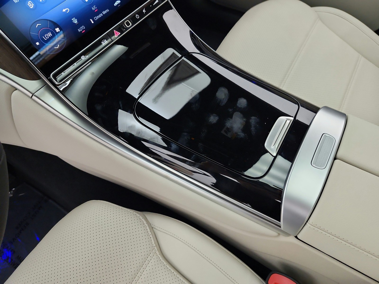 New 2027 Polar White Mercedes-Benz GLC 300 SUV image 9