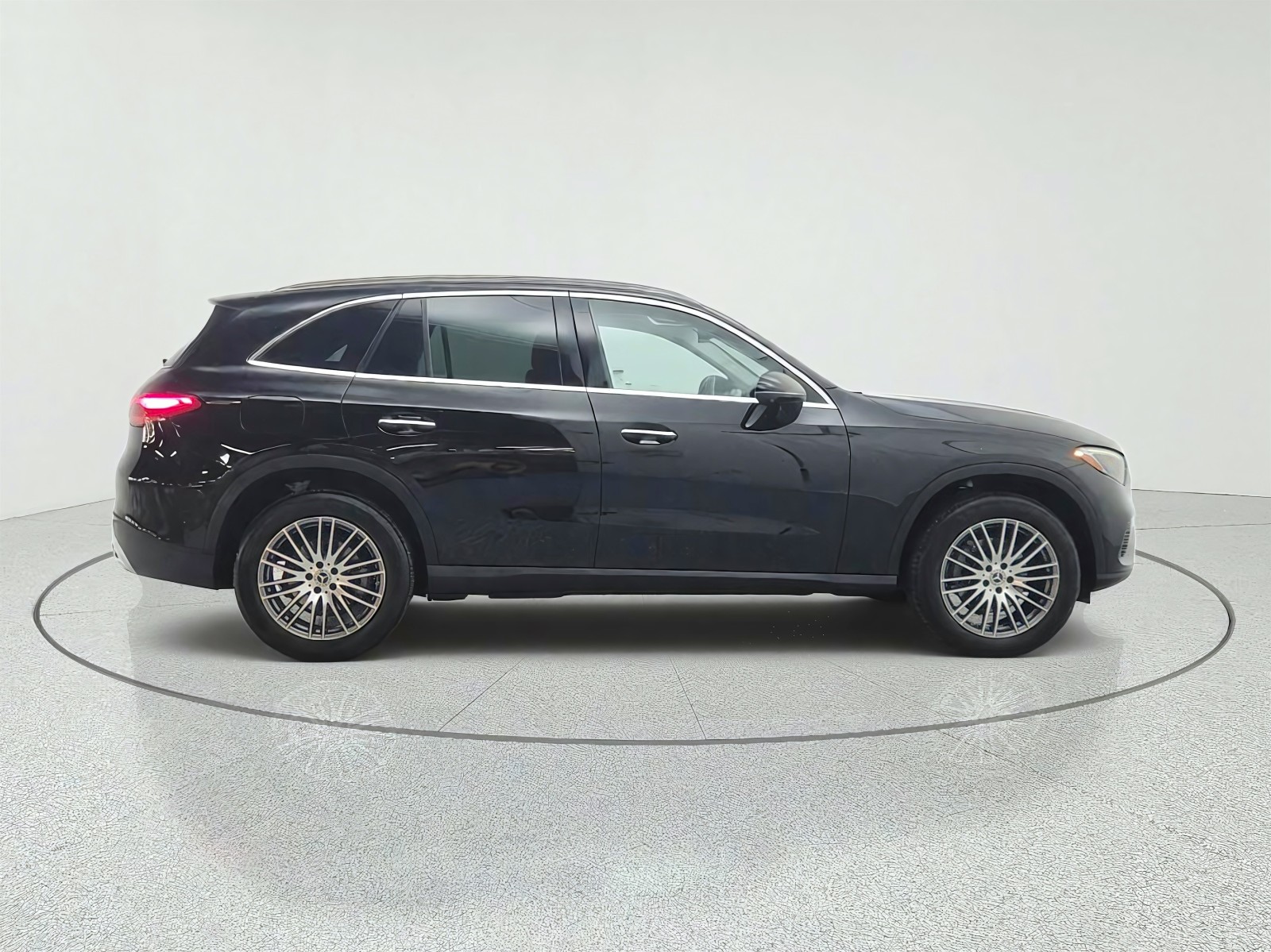Used 2024 Black Mercedes-Benz GLC 300 SUV image 4