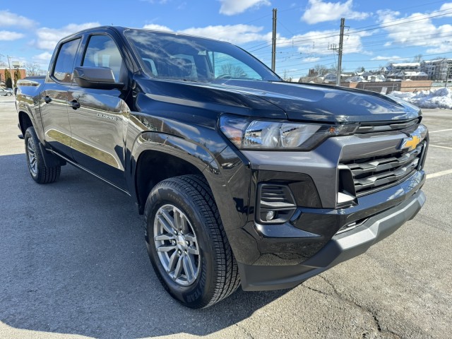 2023 Chevrolet Colorado 4WD LT 8