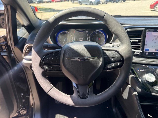 ChryslerPacifica24