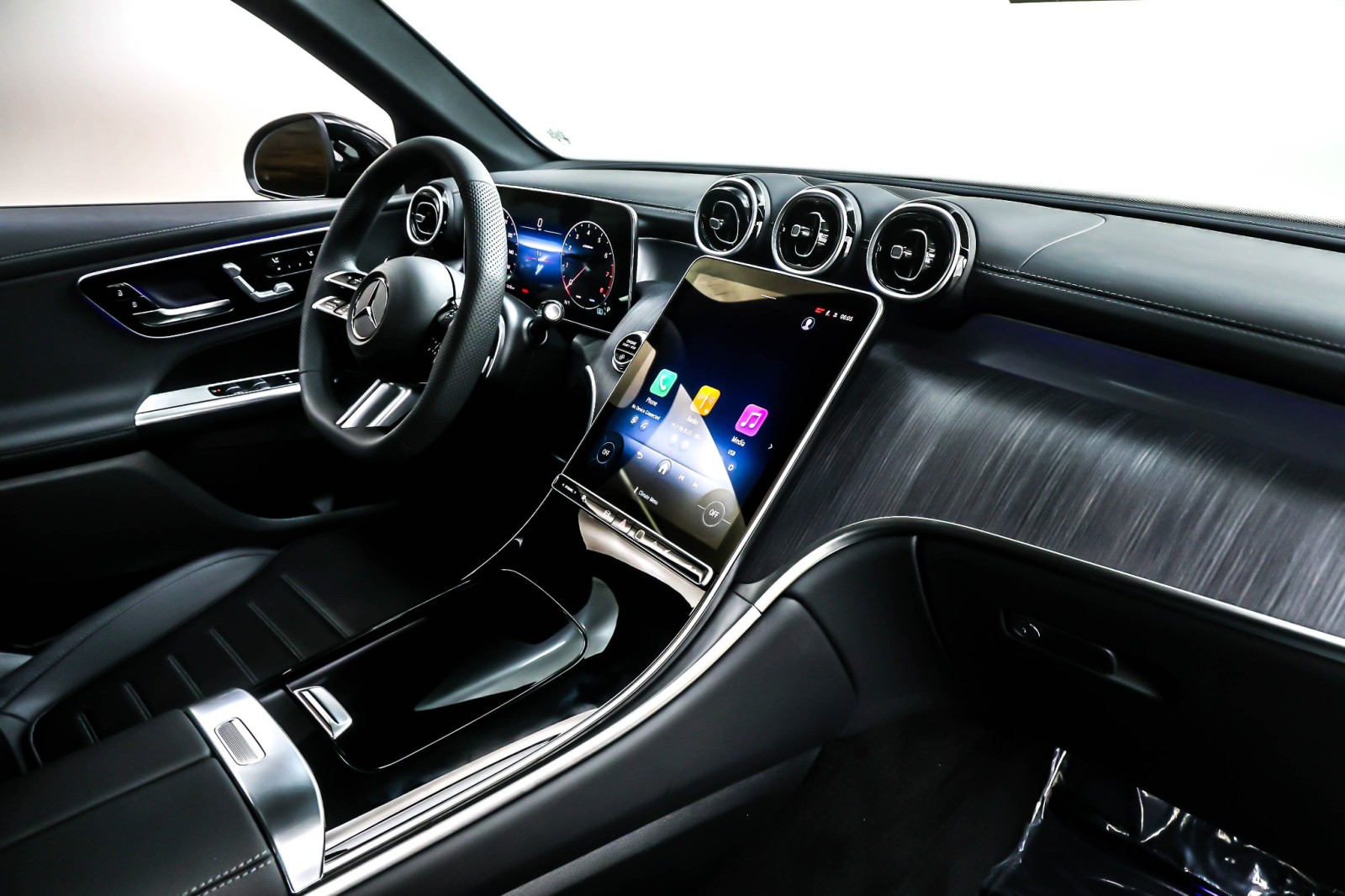 New 2026 Black Mercedes-Benz GLC 300 image 6