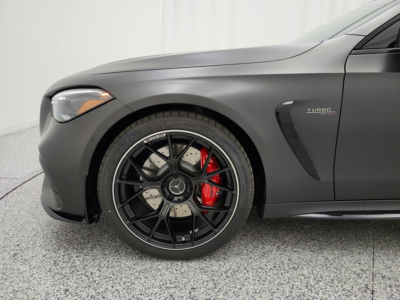 New 2027 MANUFAKTUR Graphite Grey Magno Mercedes-Benz AMG® CLE 53 4MATIC+ Coupe image 13