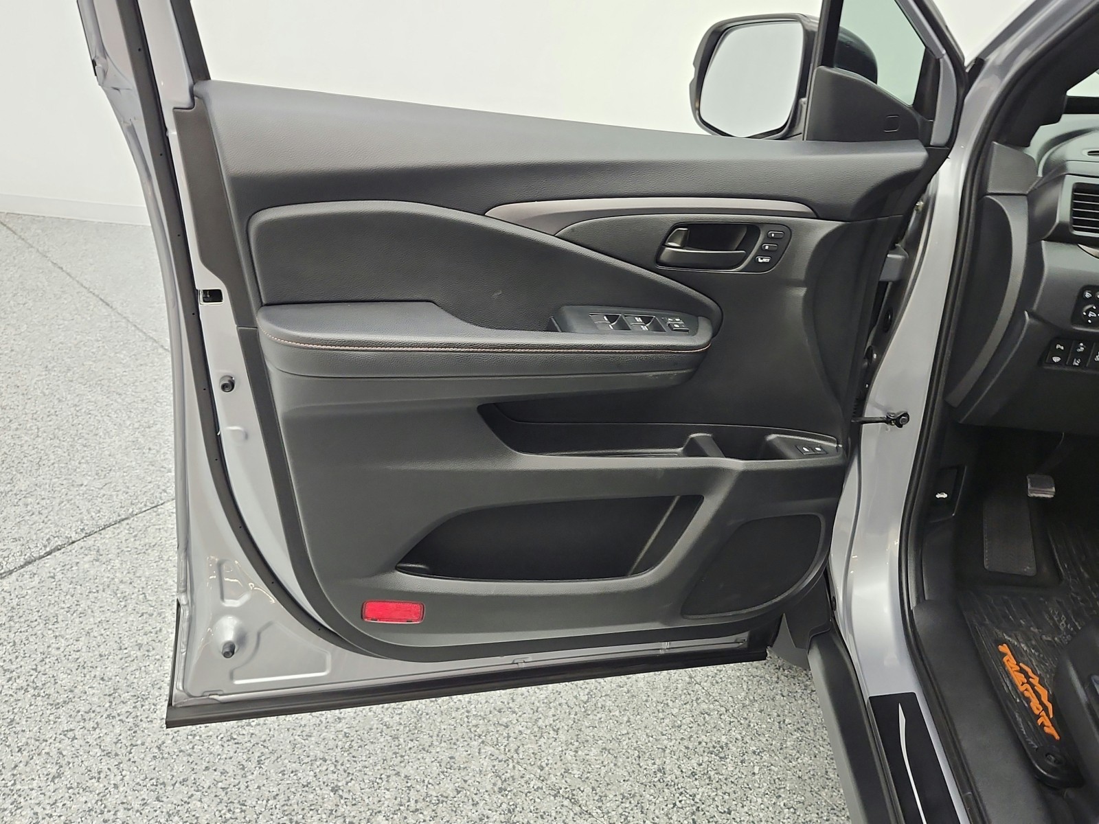 Used 2022 Lunar Silver Metallic Honda TrailSport AWD image 29