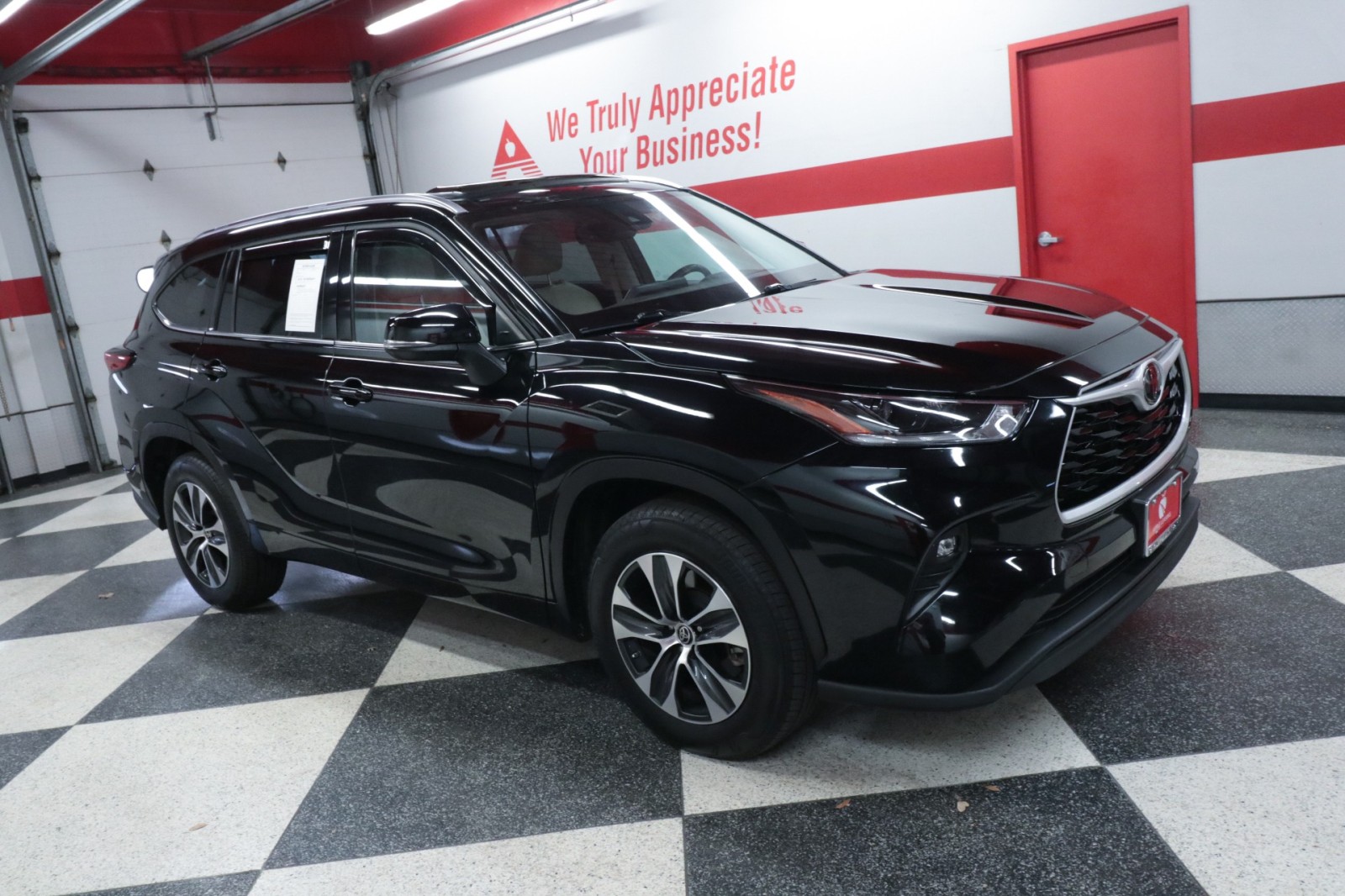 Used Car 2021 Toyota Highlander  Xle For Sale Under $35,000 In Austin, Texas