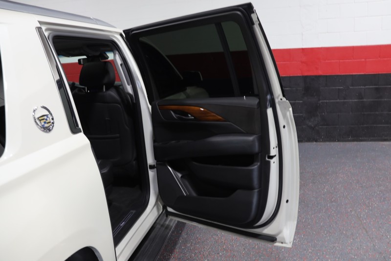 2015 Cadillac Escalade ESV Luxury 4WD 4dr SUV in , 