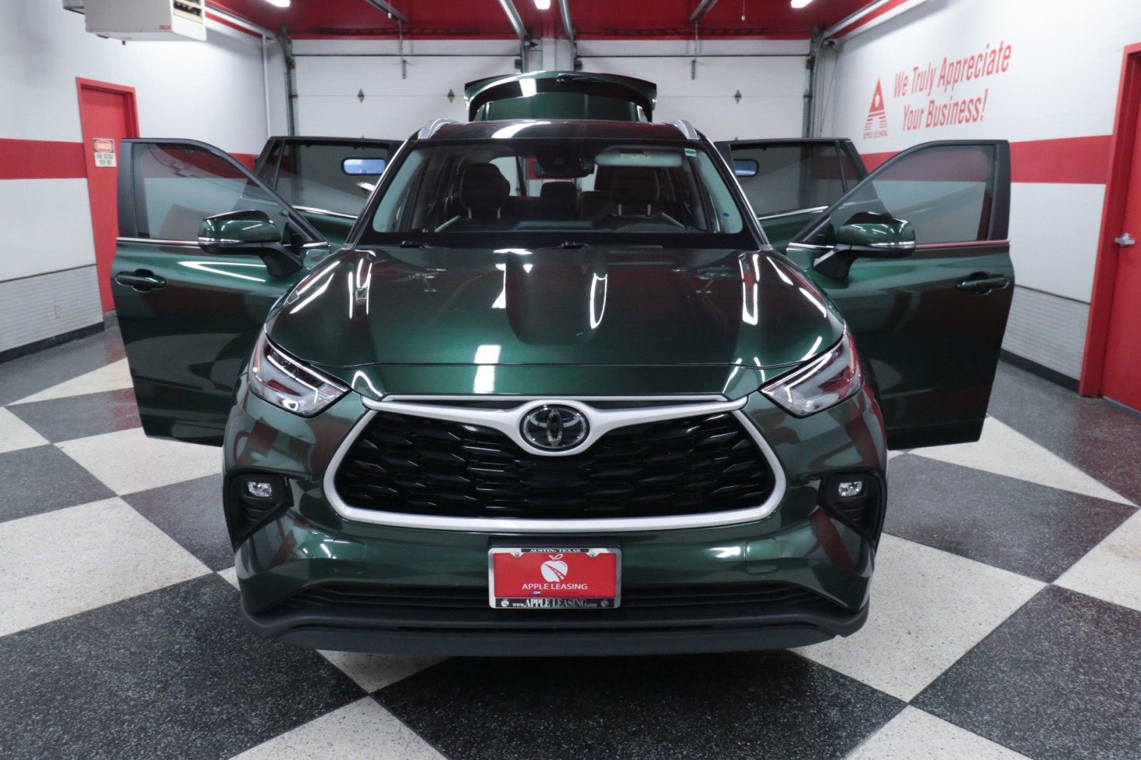 Used Car 2024 Toyota Highlander  Xle For Sale Under $40,000 In Austin, Texas