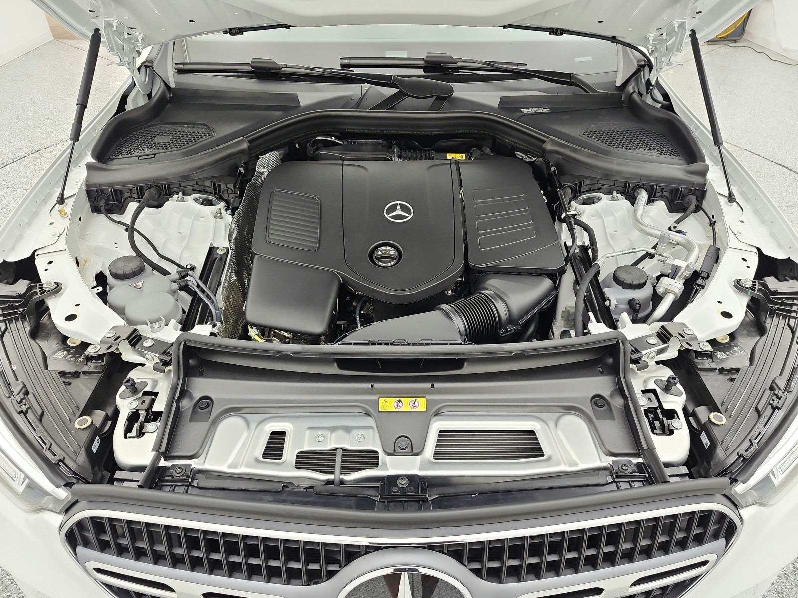 New 2027 Polar White Mercedes-Benz GLC 300 SUV image 12