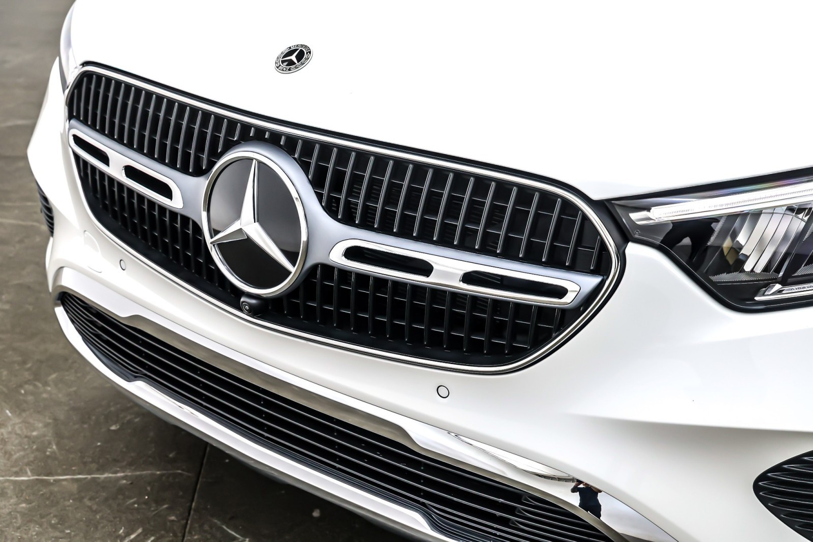 New 2026 Polar White Mercedes-Benz GLC 300 image 13