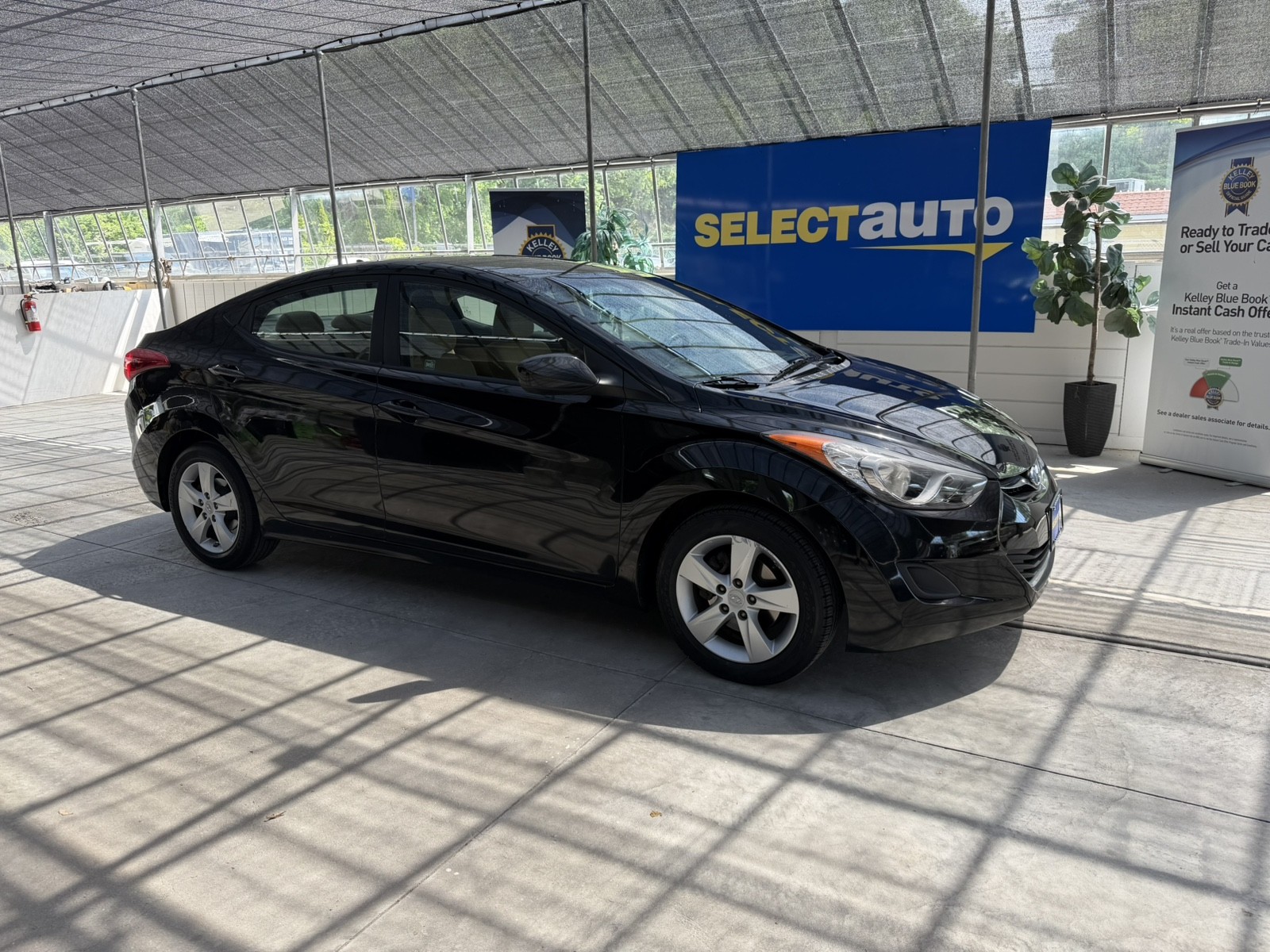 2011 Hyundai Elantra GLS (Middle grade)
