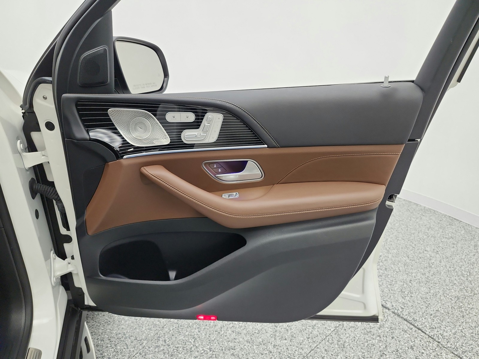 Used 2024 MANUFAKTUR Diamond White Metallic Mercedes-Benz GLS 450 4MATIC® SUV image 31