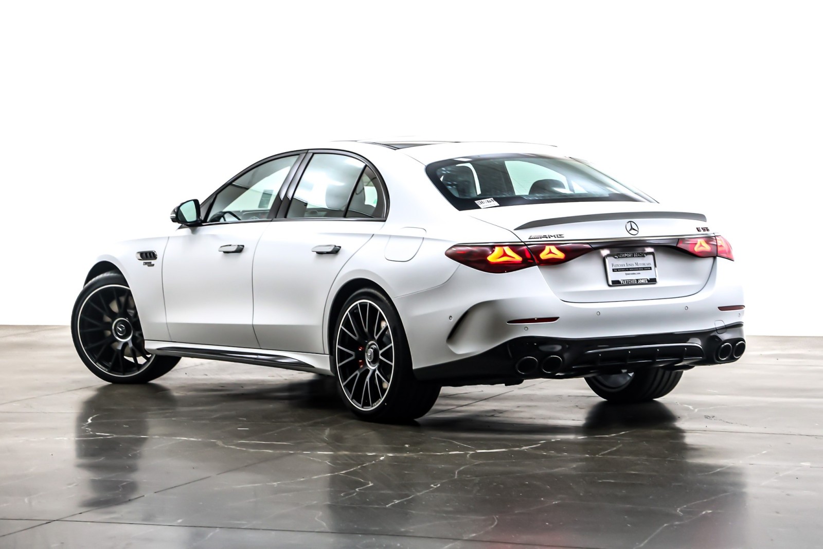 New 2026 MANUFAKTUR Moonlight White Magno Mercedes-Benz AMG® E 53 E image 12