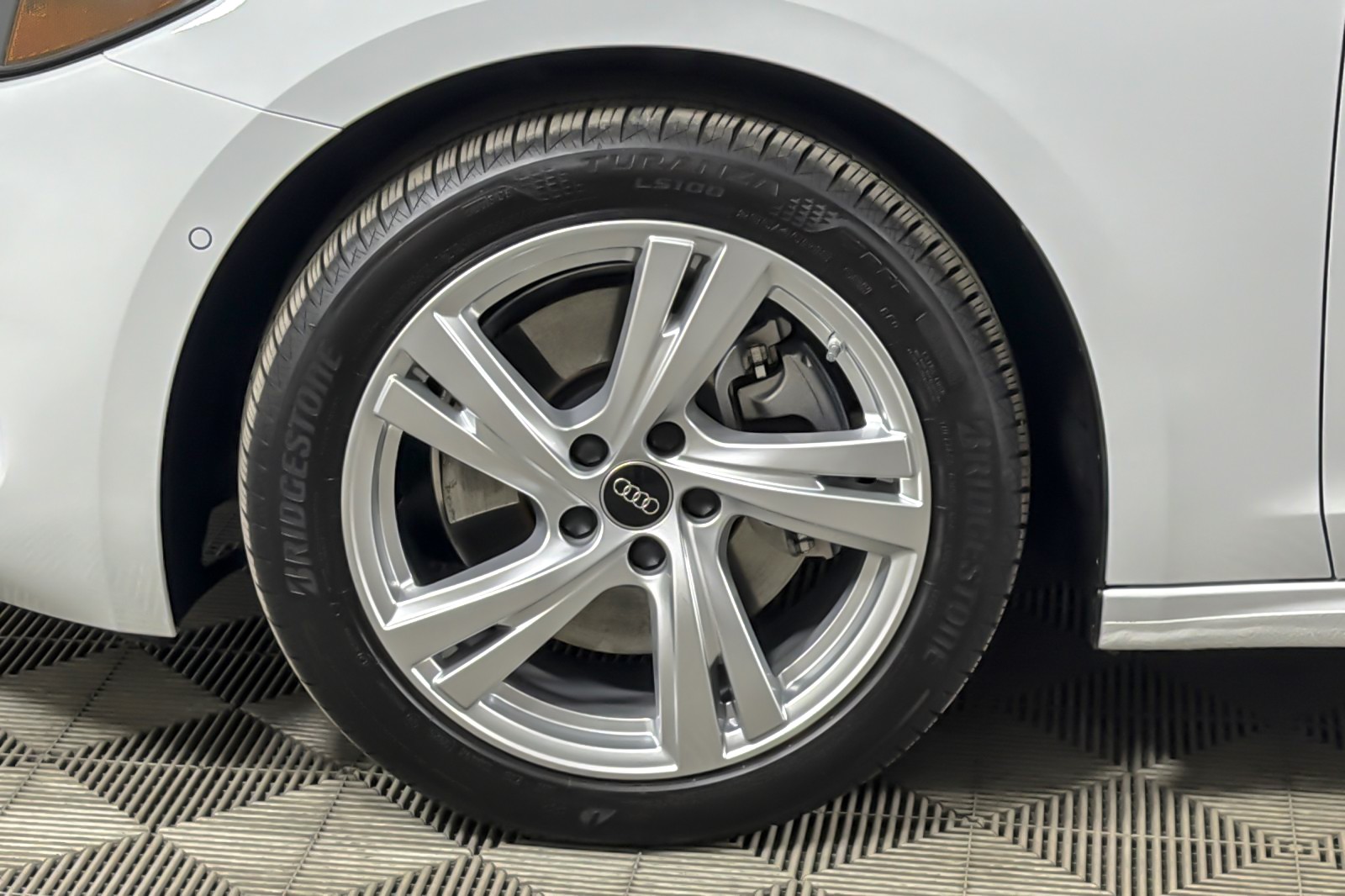 Used 2025 Arkona White Audi Premium 2.0 TFSI quattro image 25