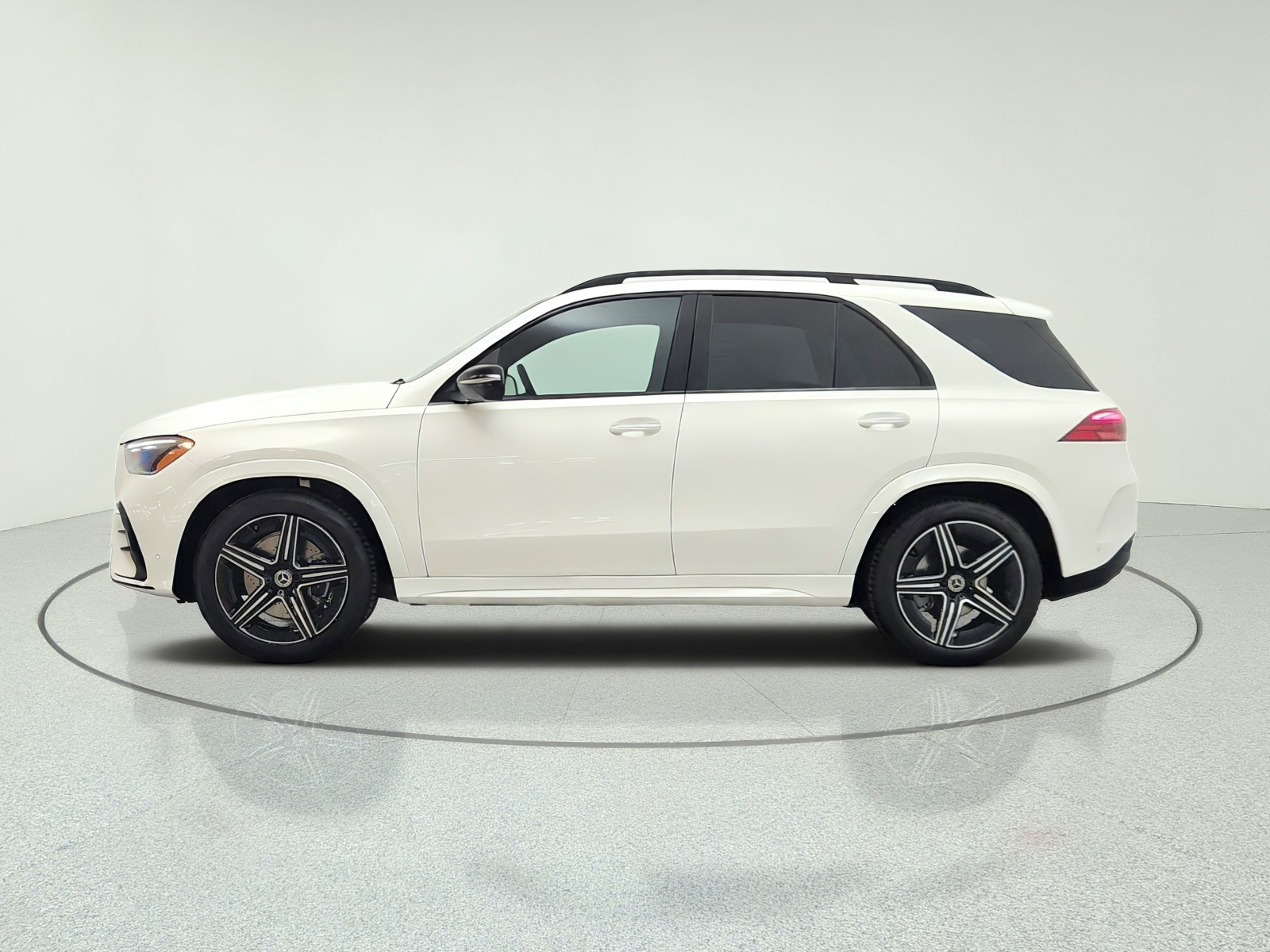New 2026 Polar White Mercedes-Benz GLE 450 4MATIC® SUV image 8