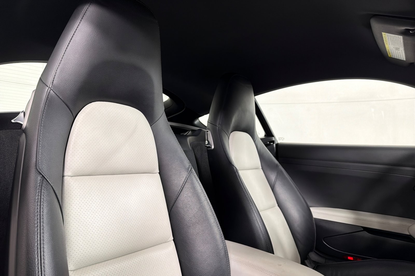 Used 2018 NIGHT BLUE Porsche Coupe image 13