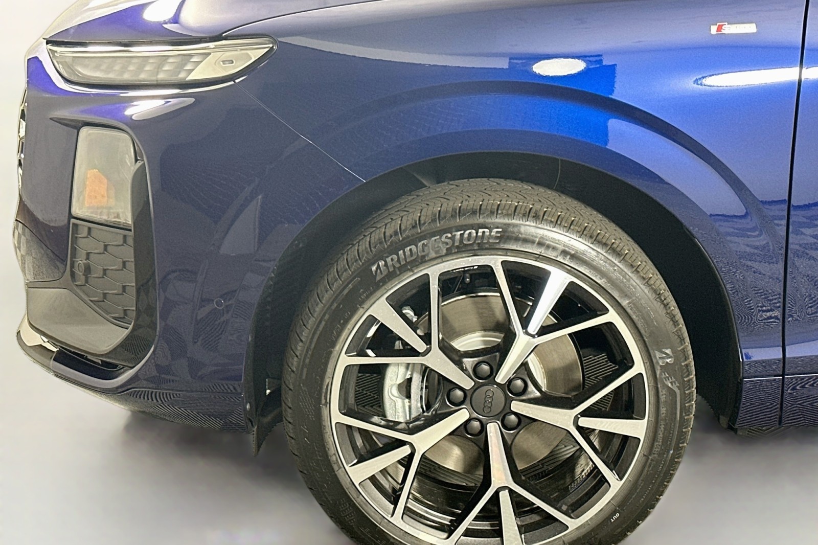 New 2026 Navarra Blue Metallic Audi S line image 11
