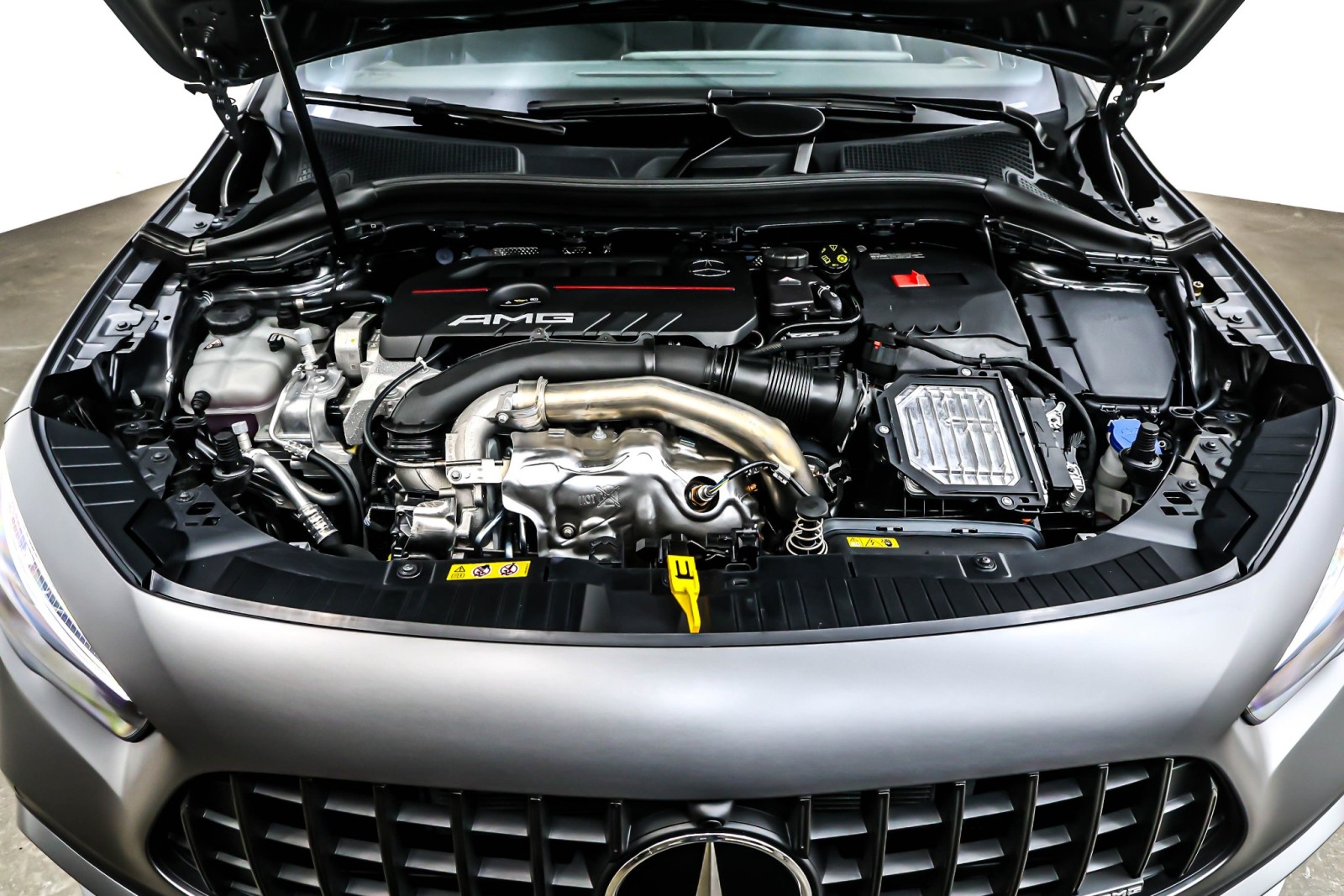 New 2026 MANUFAKTUR Mountain Grey Magno Mercedes-Benz AMG® GLA 35 image 11