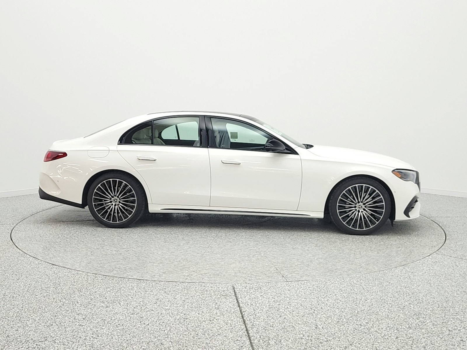 New 2026 Polar White Mercedes-Benz E 350 image 4