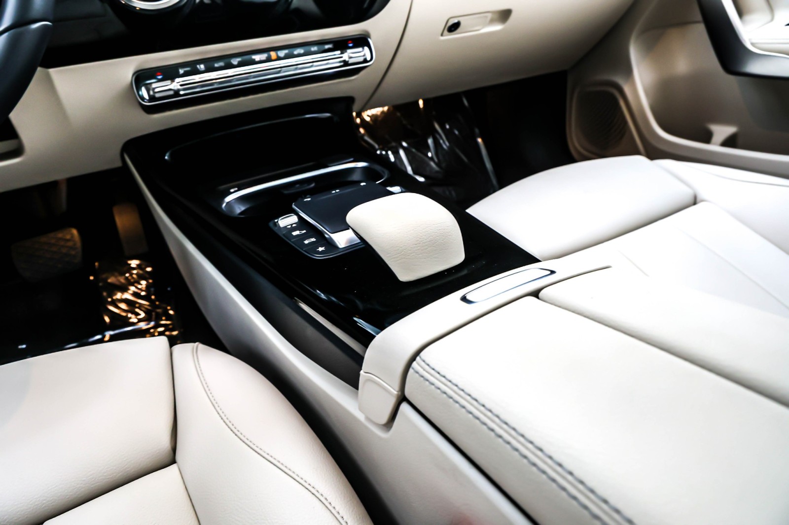 Used 2021 Polar White Mercedes-Benz A 220 Sedan image 5