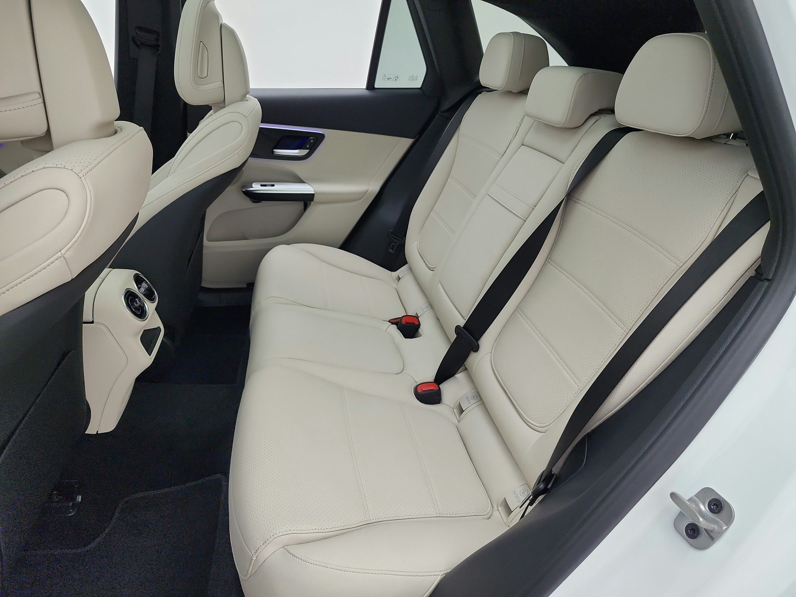 New 2026 Polar White Mercedes-Benz GLC 300 4MATIC® SUV image 11