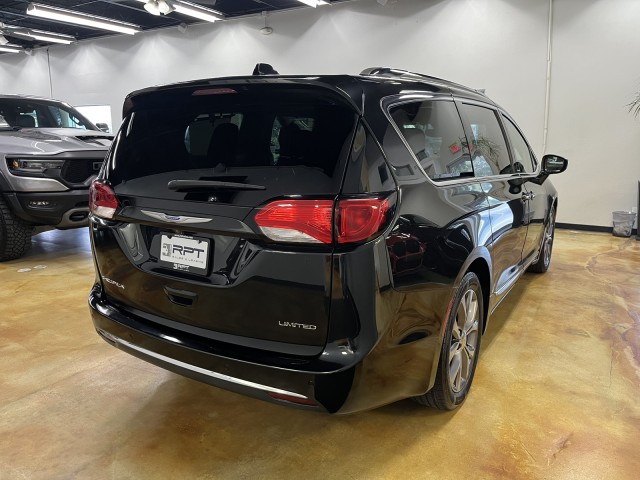2018 Chrysler Pacifica Limited 4