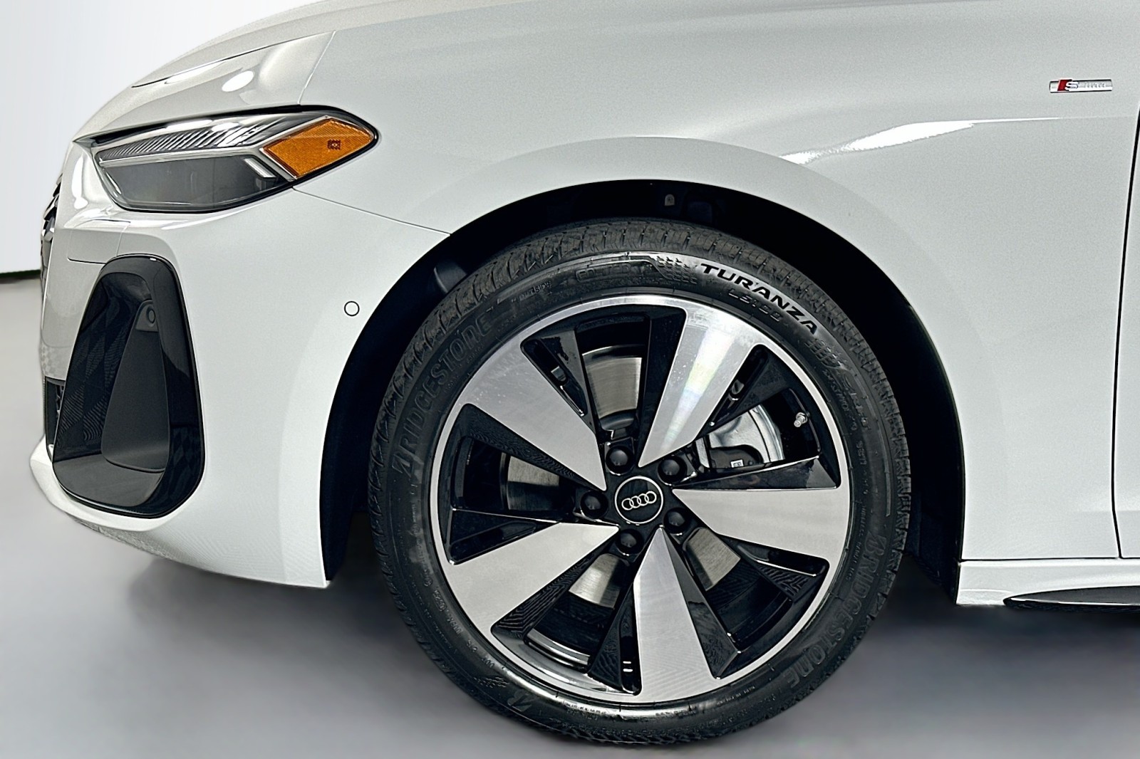 New 2026 Glacier White Metallic Audi Premium Plus image 11