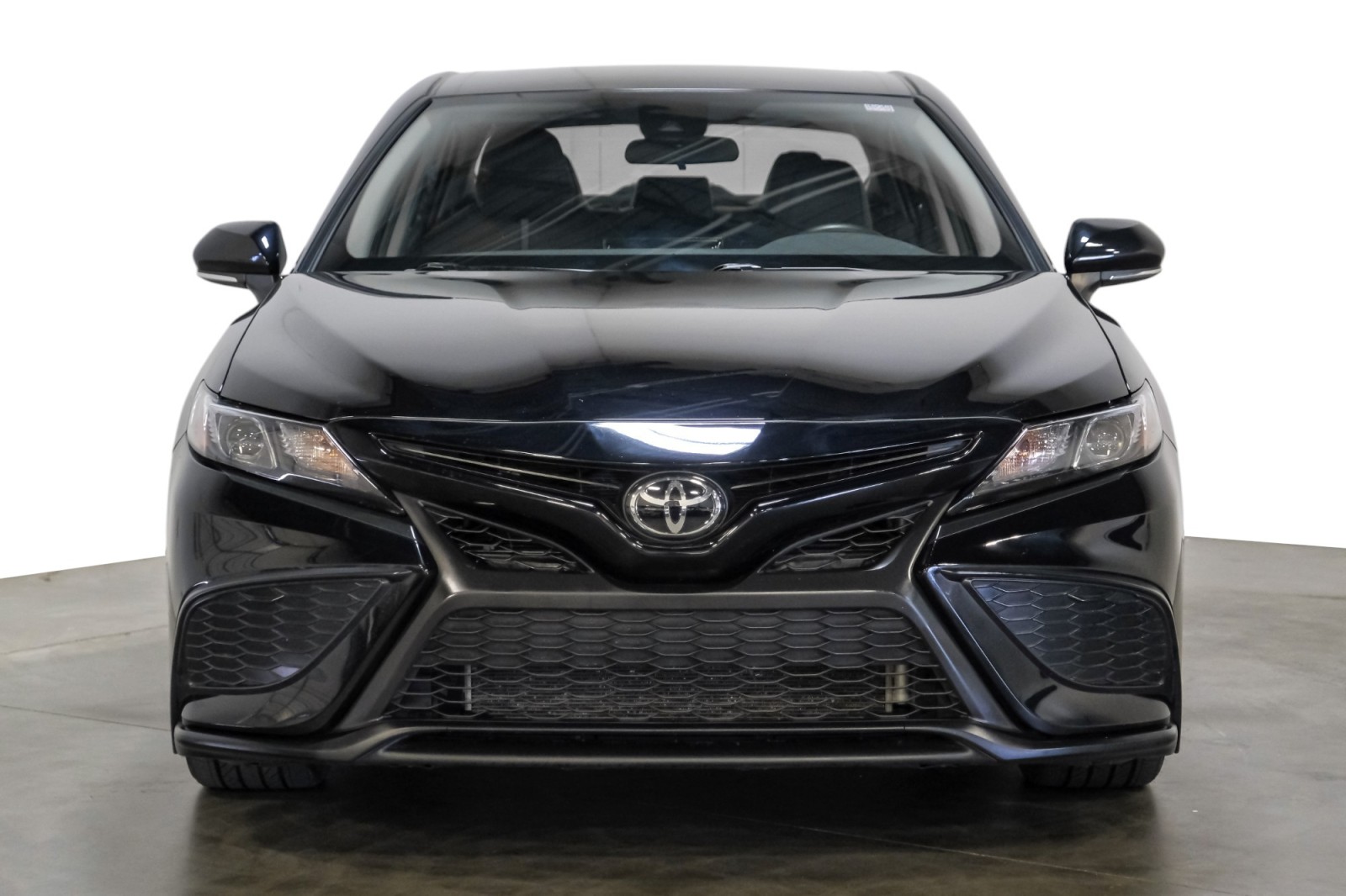 2024 Toyota Camry SE Nightshade 3