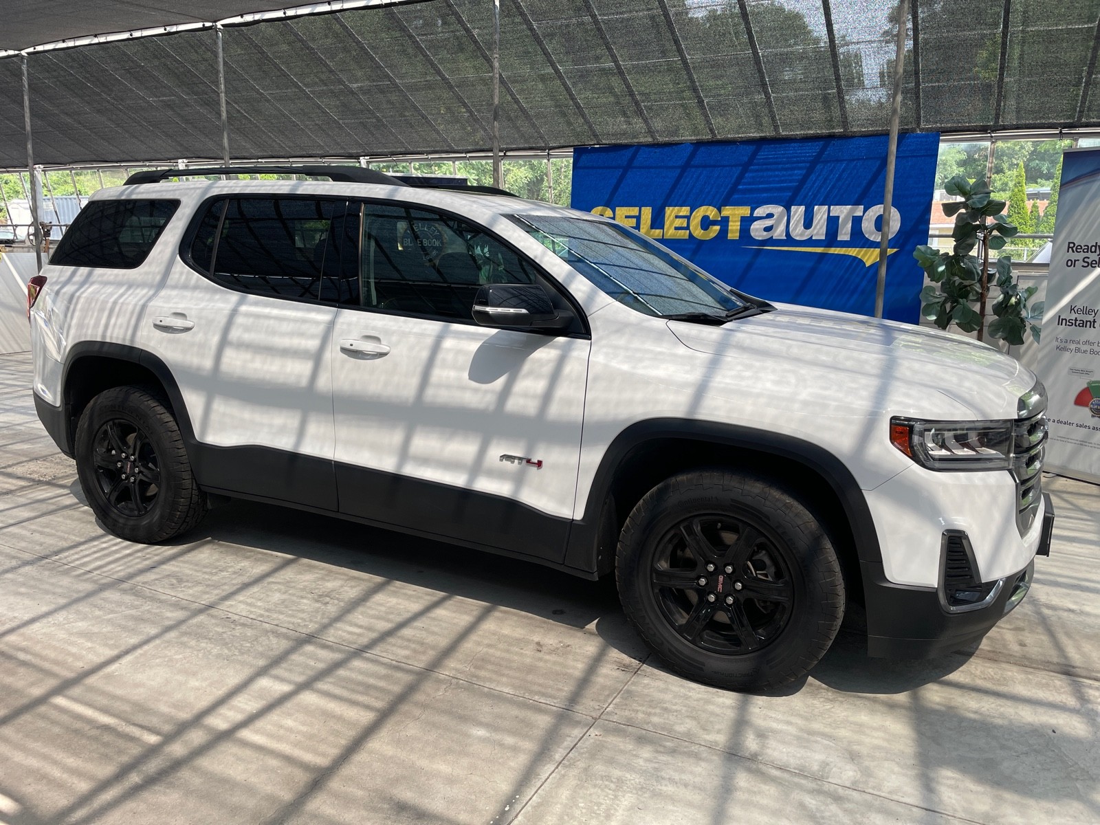 2023 GMC Acadia AT4