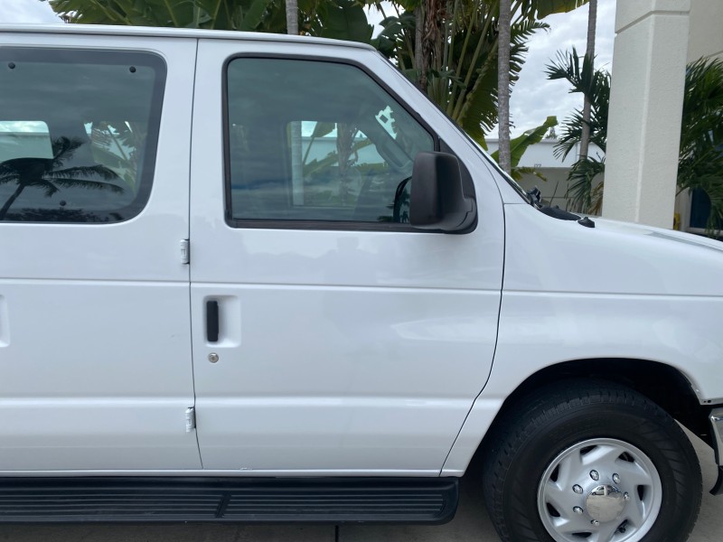 2008 Ford Econoline Wagon XLT 15 PASSENGERS E350 CLEAN in , 