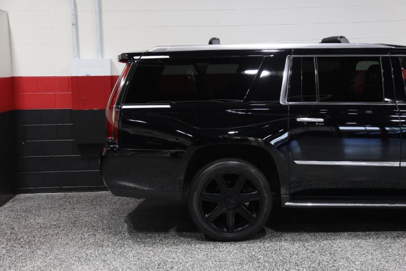 2016 Cadillac Escalade ESV Luxury Collection 4WD 4dr Suv in , 