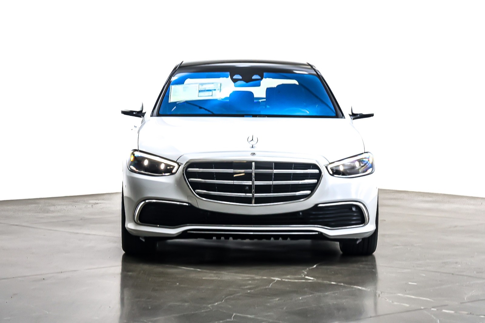 New 2026 MANUFAKTUR Moonlight White Metallic Mercedes-Benz S 580 image 2