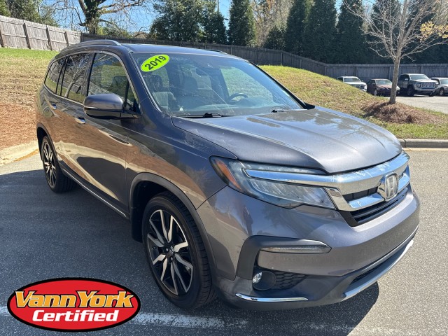 2019 Honda Pilot Touring FWD with Rear Captain's Chairs