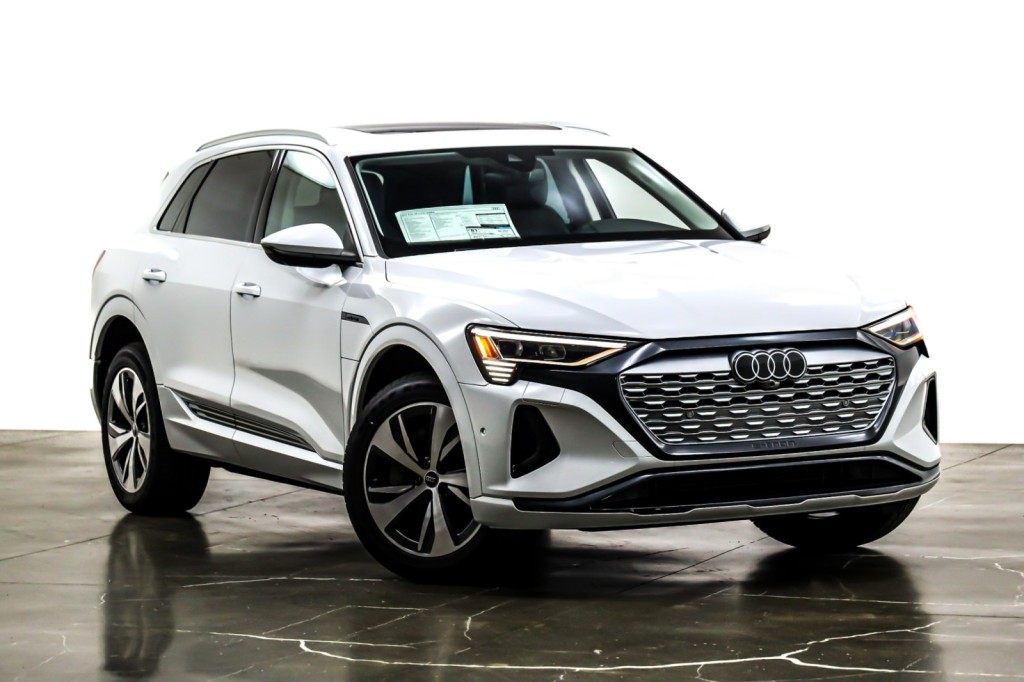 New 2024 Audi Q8 etron Premium Plus quattro SUV in 1275 Bristol St