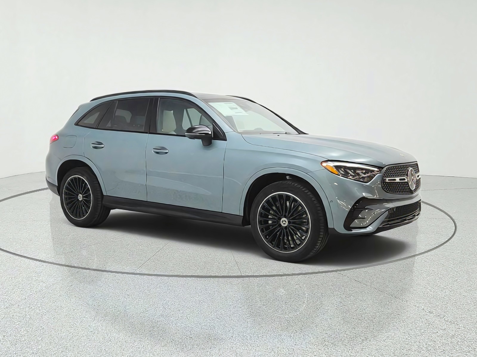 New 2027 Verde Silver Metallic Mercedes-Benz GLC 300 SUV image 3