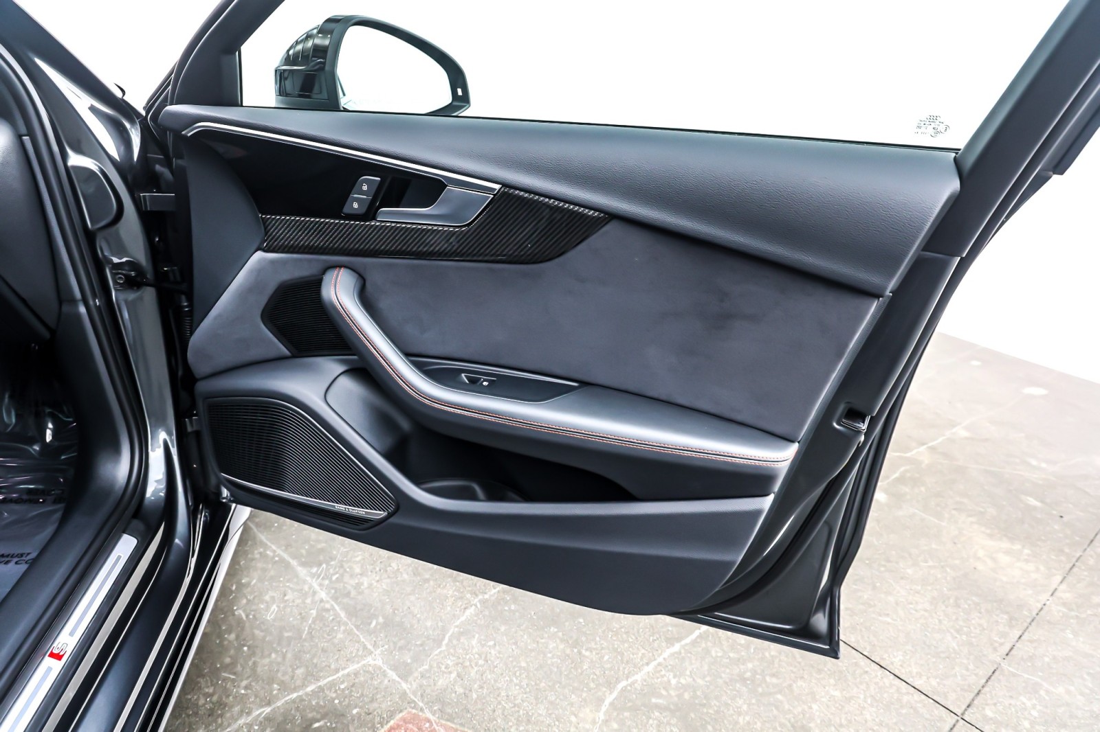 Used 2023 Daytona Gray Pearl Effect Audi Premium Plus 3.0 TFSI quattro image 25