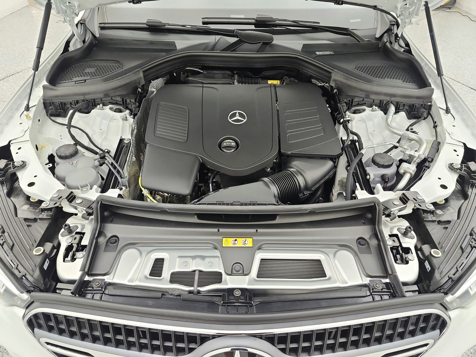 New 2027 Polar White Mercedes-Benz GLC 300 SUV image 12