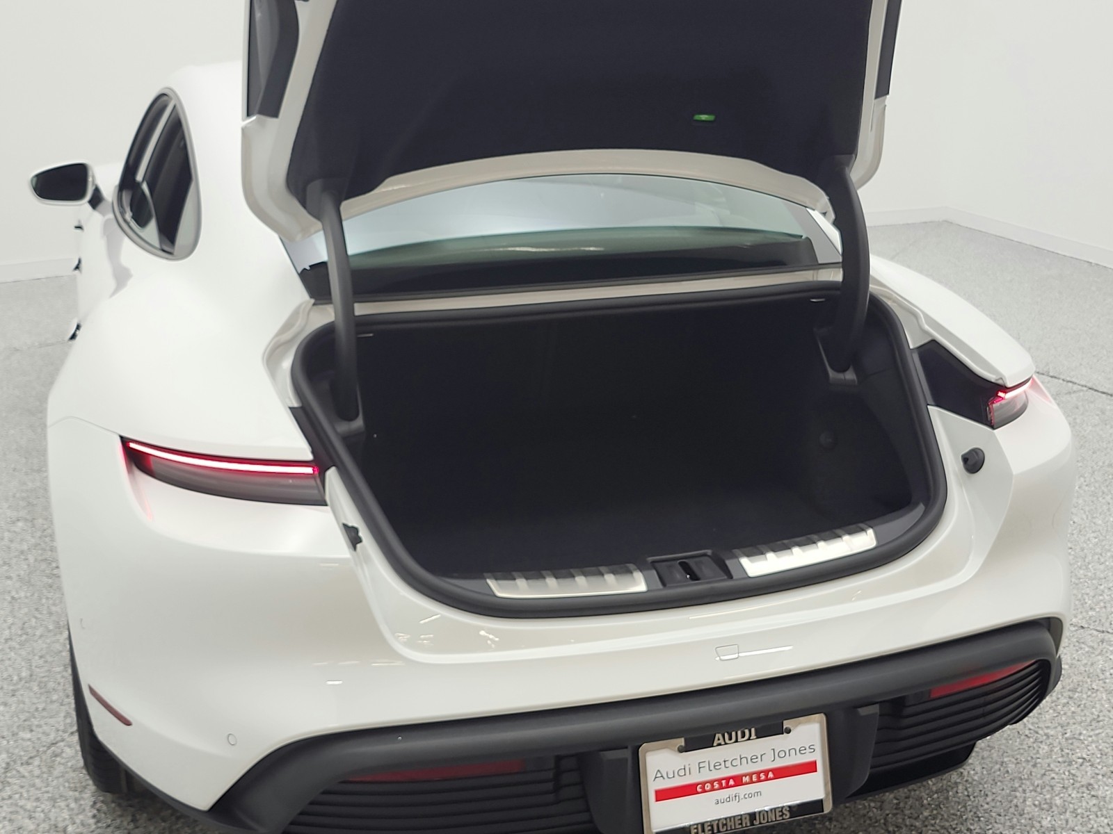 Used 2025 White Porsche RWD image 23